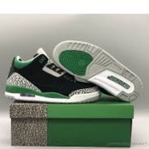 Size 10.5 Jordan 3 Retro Pine Green     New with box and perfect for going out